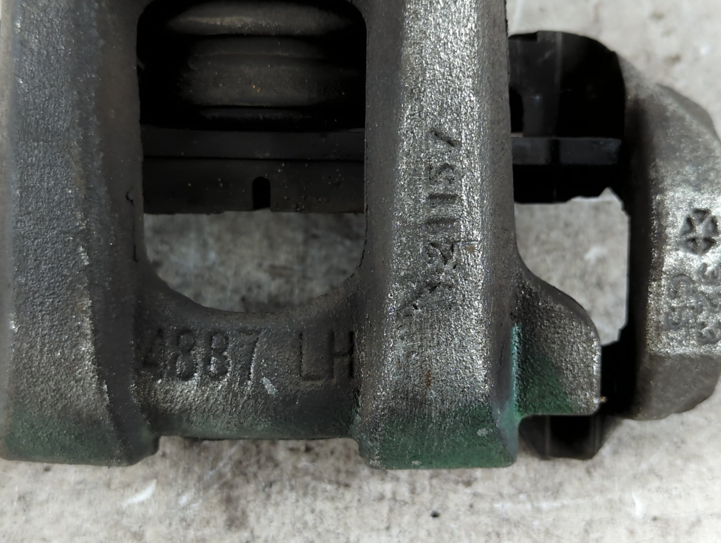 2011-2020 Jeep Grand Cherokee Front Driver Left Brake Caliper - Oemusedautoparts1.com