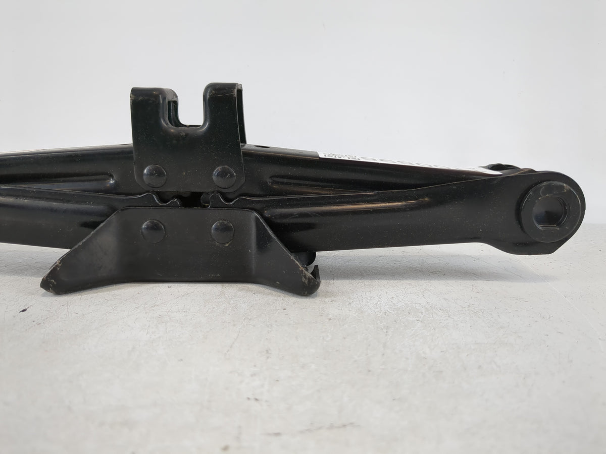 2012 Jeep Liberty Spare Scissor Car Jack 1100898 - Oemusedautoparts1.com