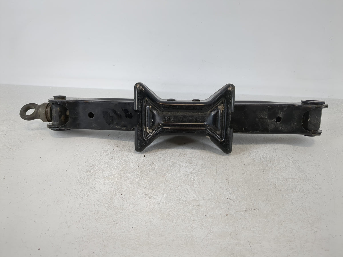 2012 Jeep Liberty Spare Scissor Car Jack 1100898 - Oemusedautoparts1.com