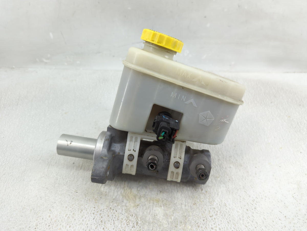 2012-2012 Jeep Liberty Brake Master Cylinder 1277641 - Oemusedautoparts1.com