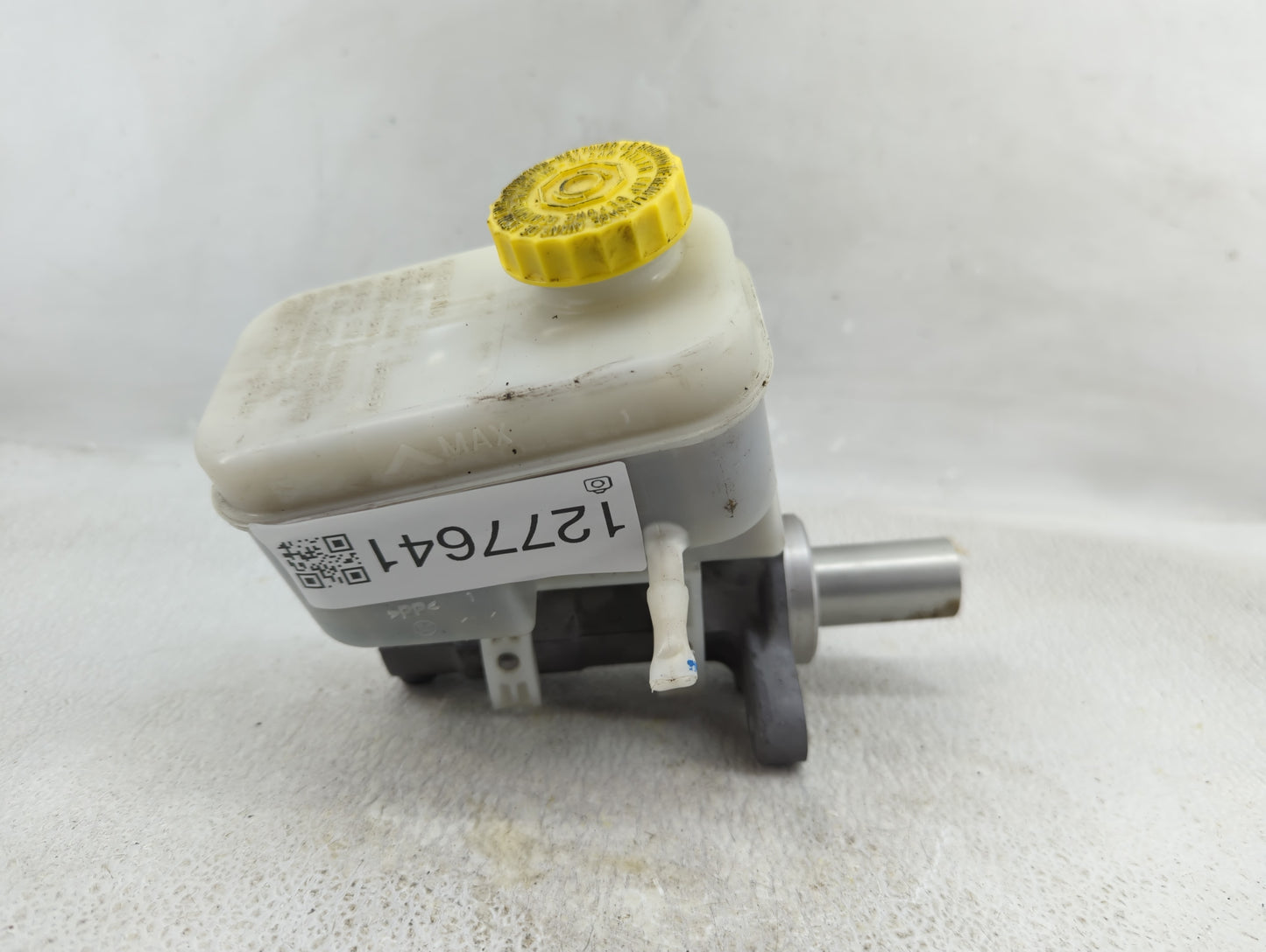 2012-2012 Jeep Liberty Brake Master Cylinder 1277641 - Oemusedautoparts1.com