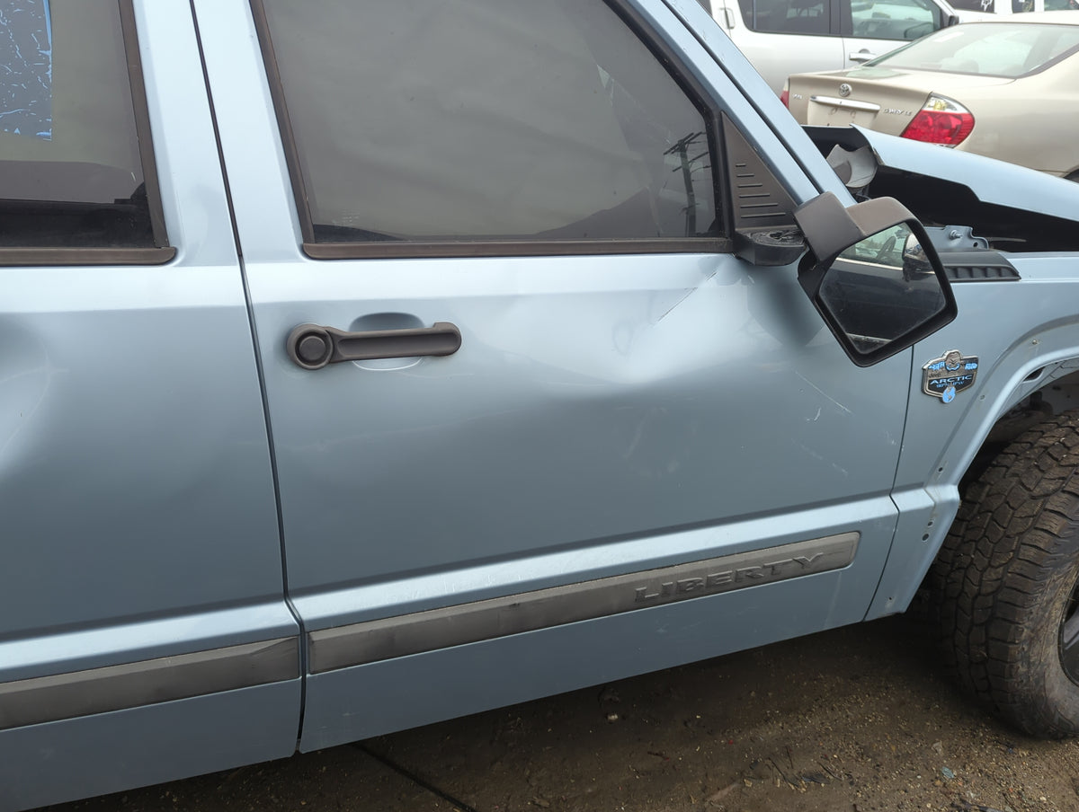 2008-2012 Jeep Liberty Passenger Front Door Oem 1300057 - Oemusedautoparts1.com