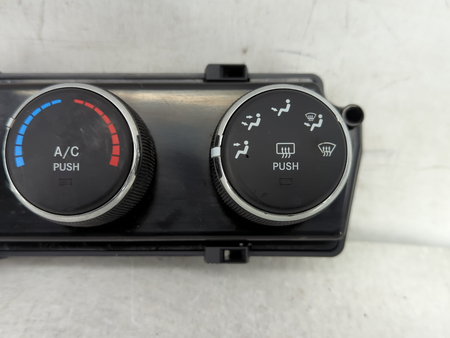 2010-2012 Jeep Liberty Climate Control Module Temperature AC/Heater Replacement P/N:P55111943AE Fits Fits 2010 2011 2012 OEM