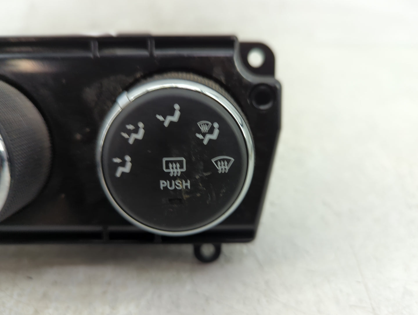 2010-2012 Jeep Liberty Climate Control Module Temperature AC/Heater Replacement P/N:P55111943AE Fits Fits 2010 2011 2012 OEM