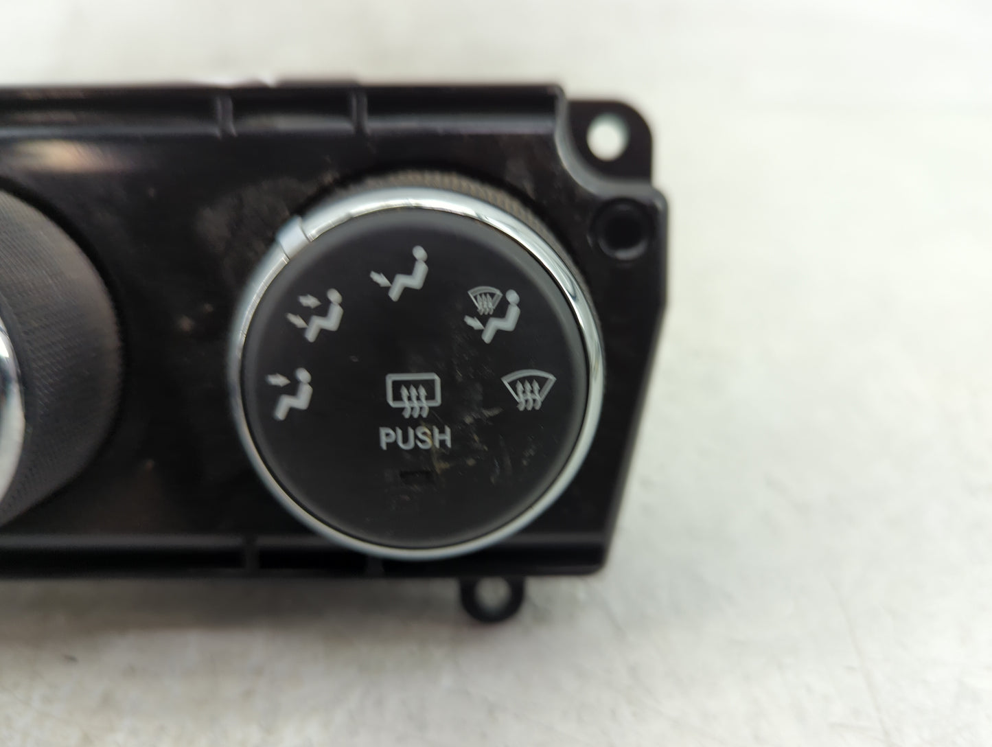 2010-2012 Jeep Liberty Climate Control Module Temperature AC/Heater Replacement P/N:P55111943AE Fits Fits 2010 2011 2012 OEM