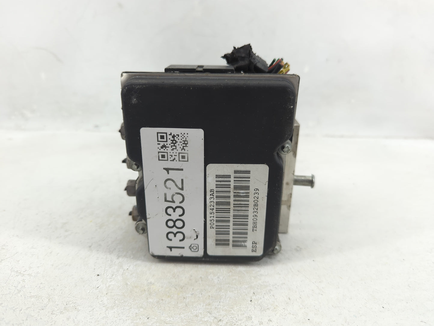2012 Jeep Liberty ABS Pump Control Module Replacement P/N:05154233AB Fits OEM Used Auto Parts - Oemusedautoparts1.com