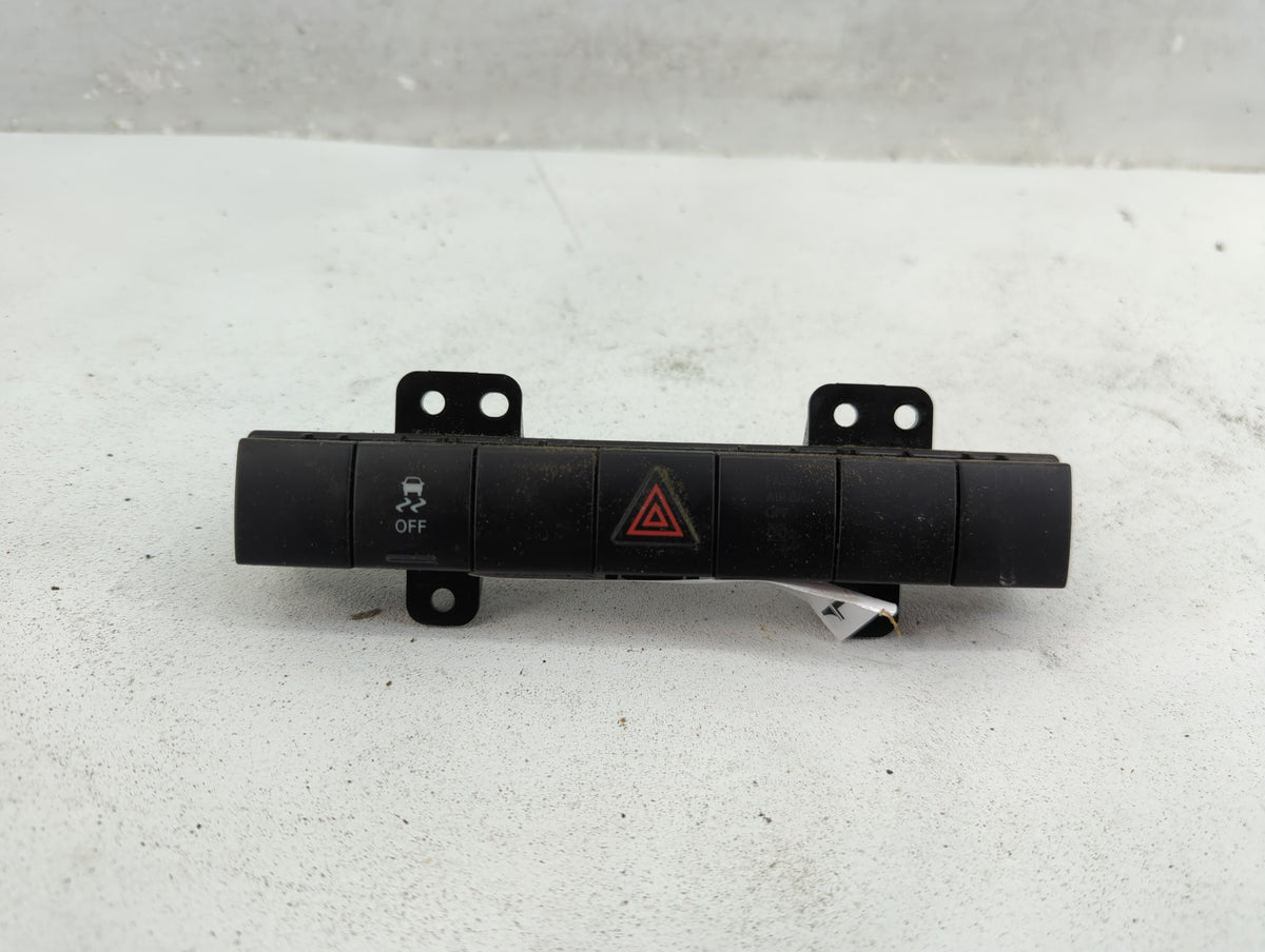 2012 Jeep Liberty Hazard Switch 56046129ac - Oemusedautoparts1.com