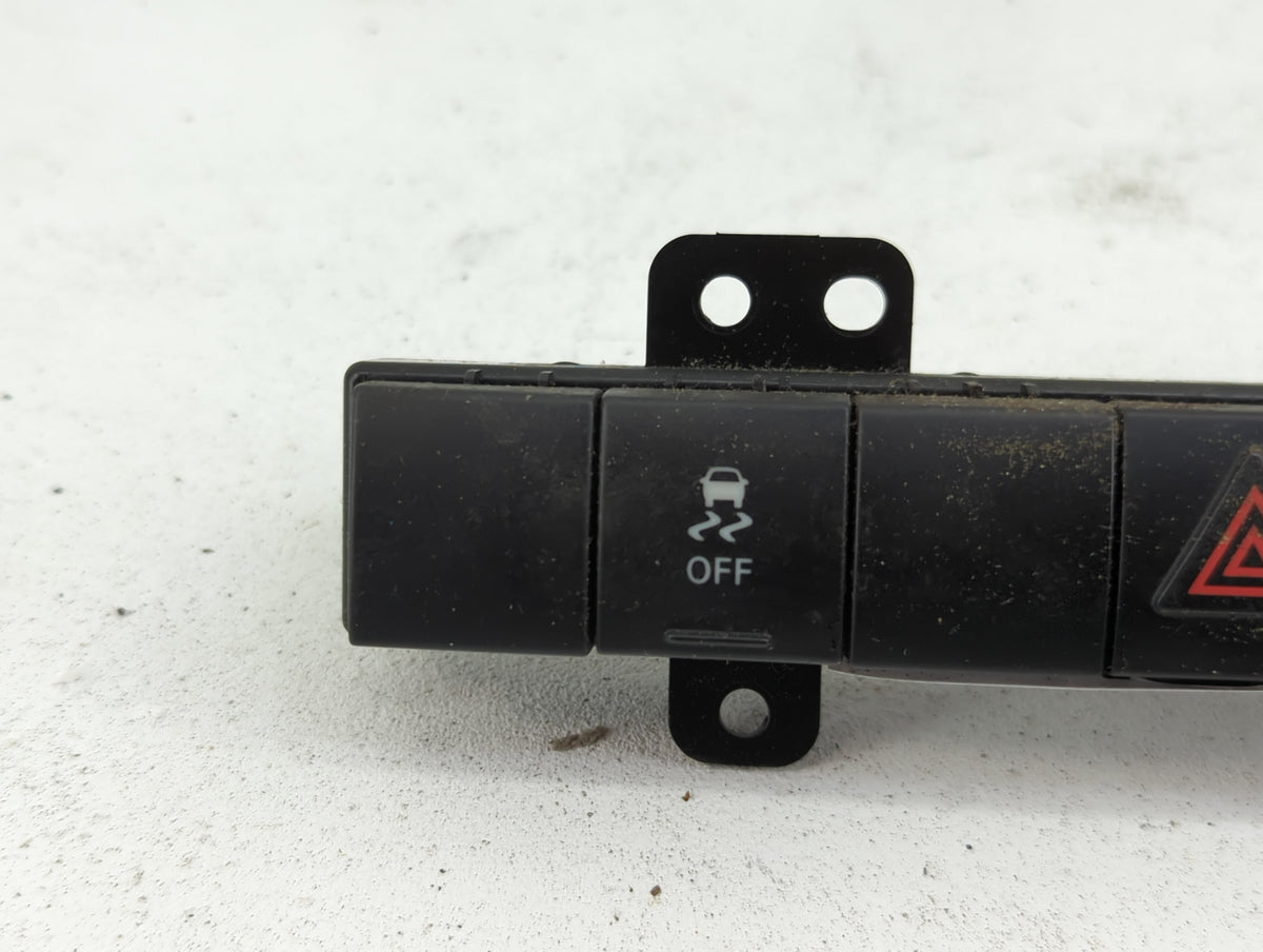 2012 Jeep Liberty Hazard Switch 56046129ac - Oemusedautoparts1.com