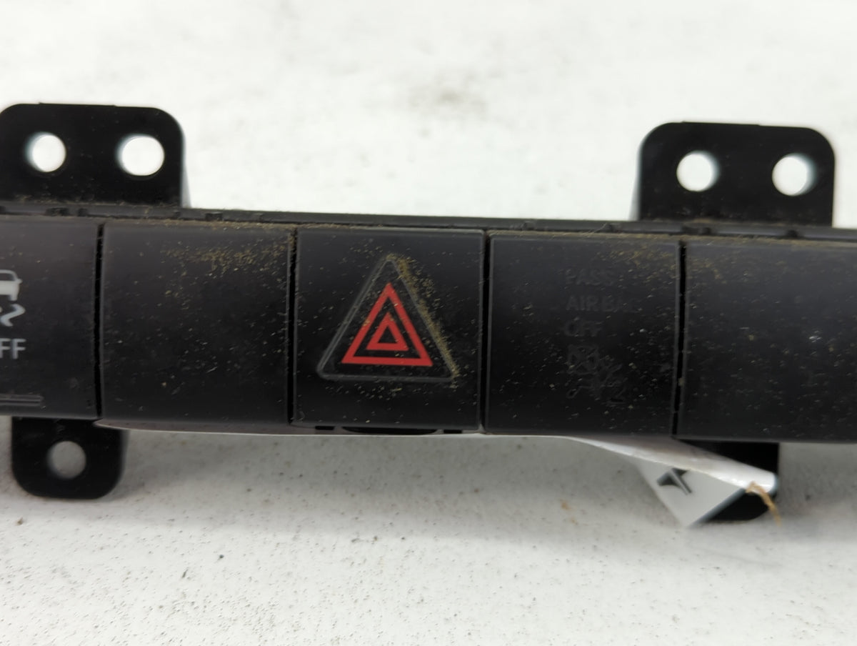 2012 Jeep Liberty Hazard Switch 56046129ac - Oemusedautoparts1.com