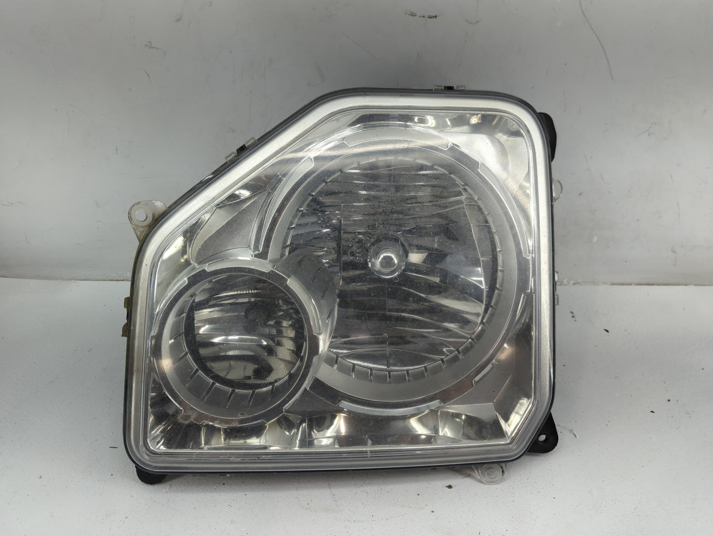 2008-2012 Jeep Liberty Passenger Right Oem Head Light Headlight Lamp - Oemusedautoparts1.com