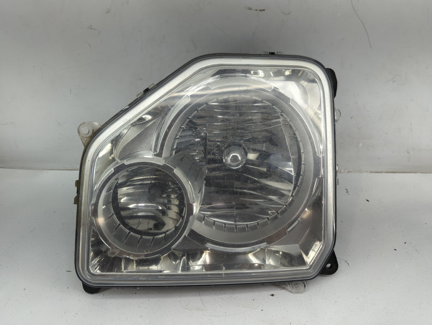 2008-2012 Jeep Liberty Passenger Right Oem Head Light Headlight Lamp - Oemusedautoparts1.com