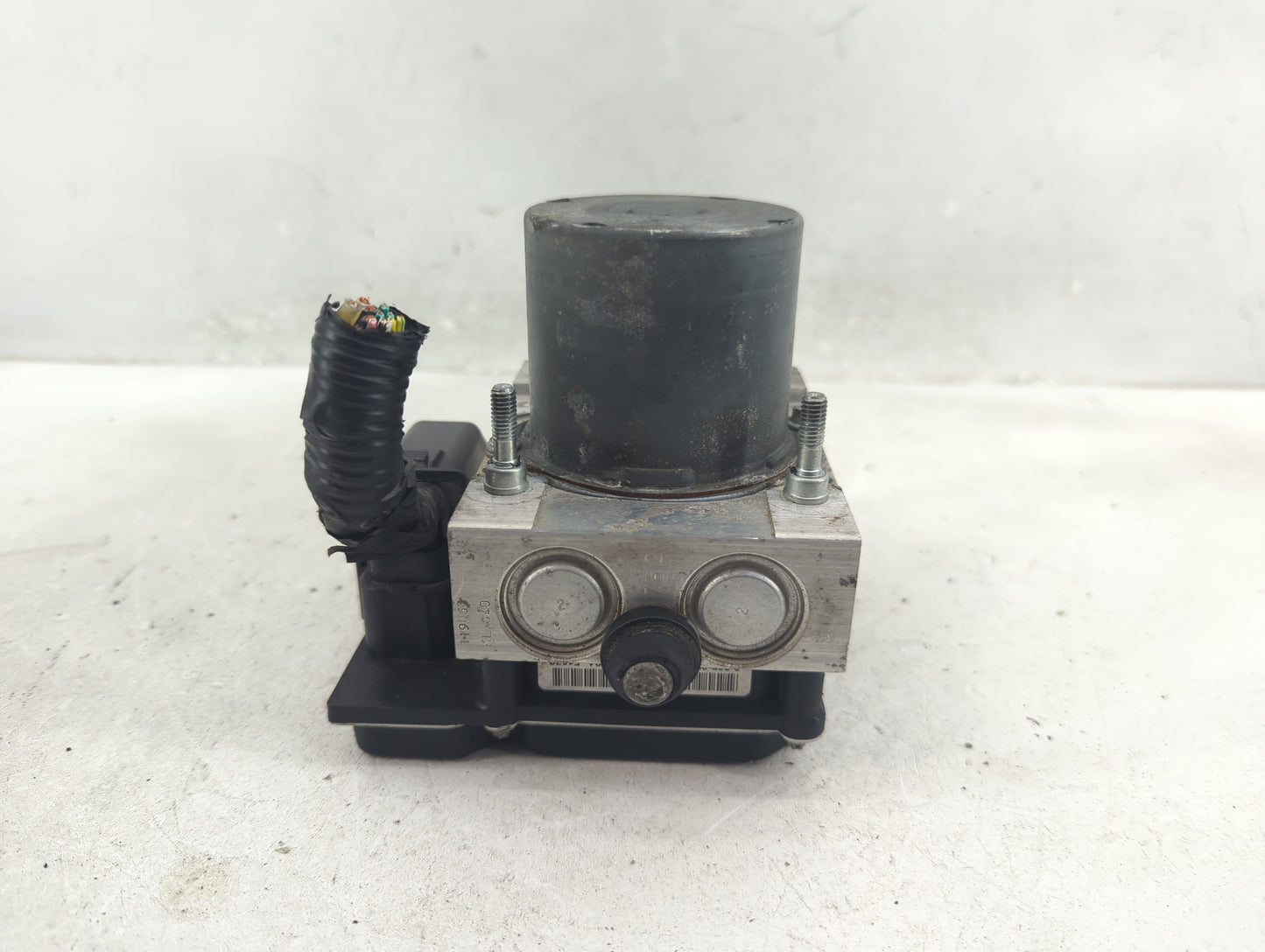 2012 Jeep Liberty ABS Pump Control Module Replacement P/N:P05154233AB Fits OEM Used Auto Parts - Oemusedautoparts1.com