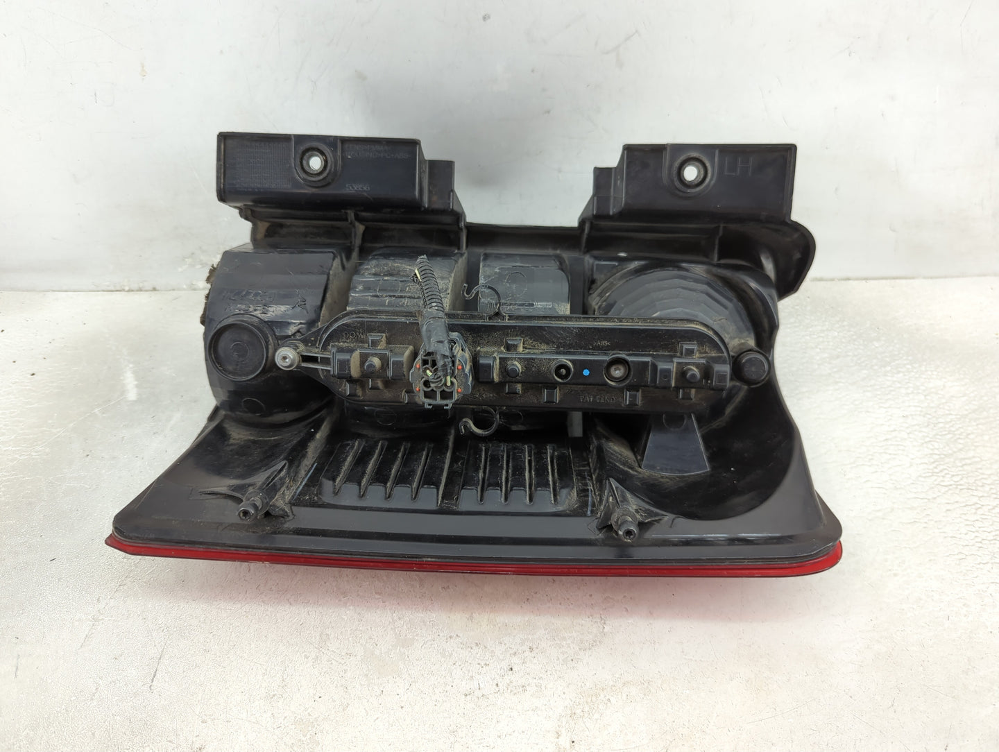 2008-2012 Jeep Liberty Tail Light Assembly Driver Left OEM Fits Fits 2008 2009 2010 2011 2012 OEM Used Auto Parts - Oemuseda