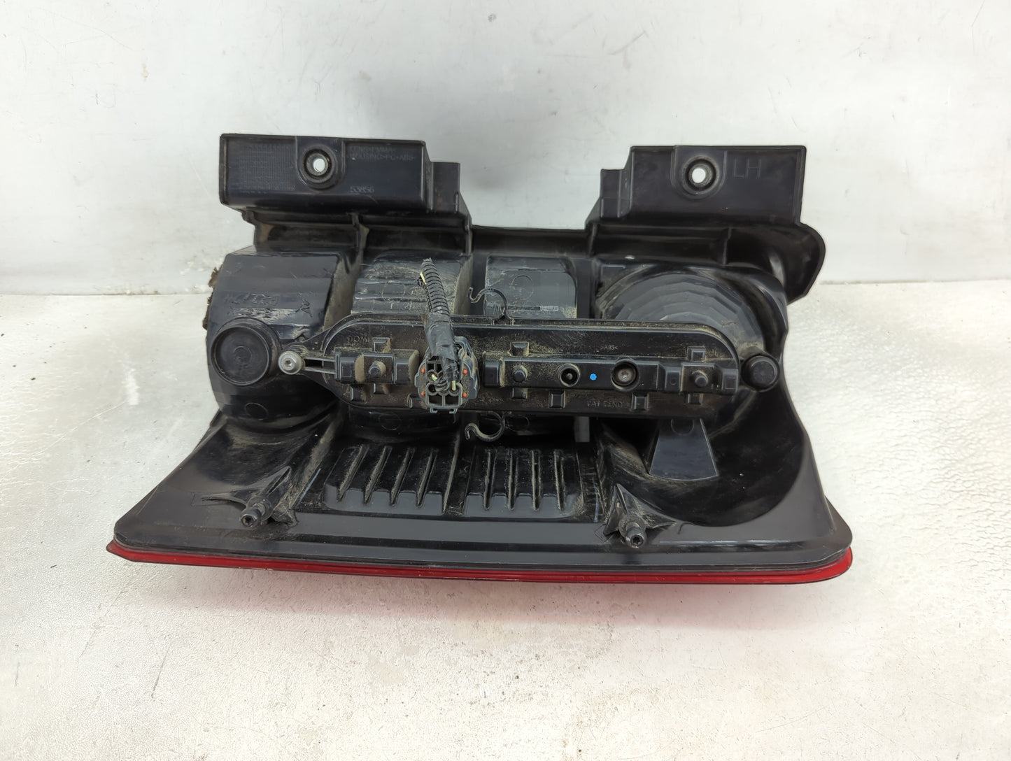 2008-2012 Jeep Liberty Tail Light Assembly Driver Left OEM Fits Fits 2008 2009 2010 2011 2012 OEM Used Auto Parts - Oemuseda