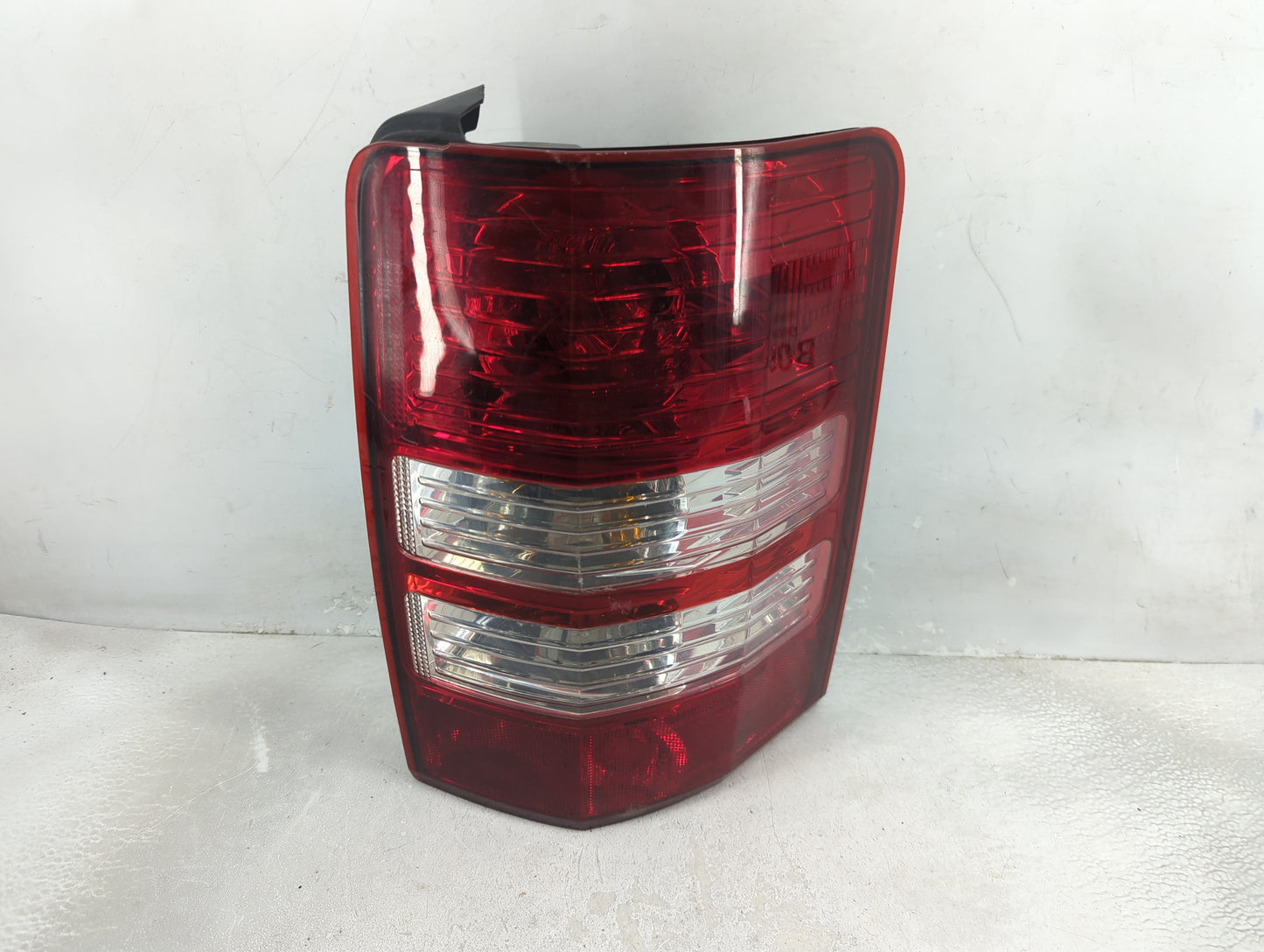2008-2012 Jeep Liberty Tail Light Assembly Passenger Right OEM P/N:55157346AC Fits Fits 2008 2009 2010 2011 2012 OEM Used Au