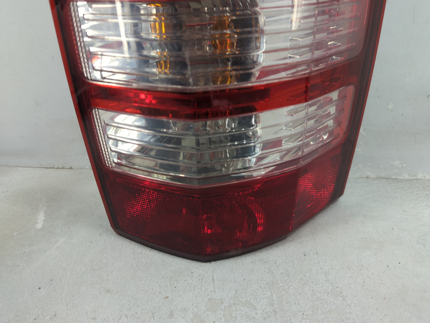 2008-2012 Jeep Liberty Tail Light Assembly Passenger Right OEM P/N:55157346AC Fits Fits 2008 2009 2010 2011 2012 OEM Used Au