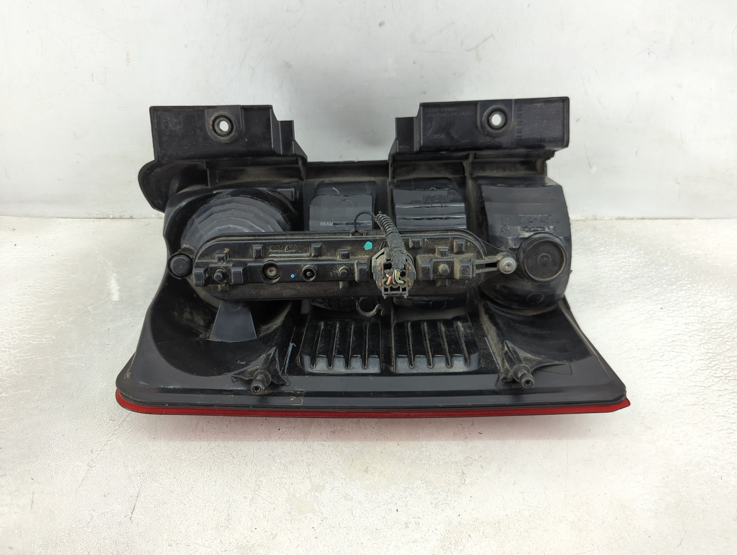 2008-2012 Jeep Liberty Tail Light Assembly Passenger Right OEM P/N:55157346AC Fits Fits 2008 2009 2010 2011 2012 OEM Used Au