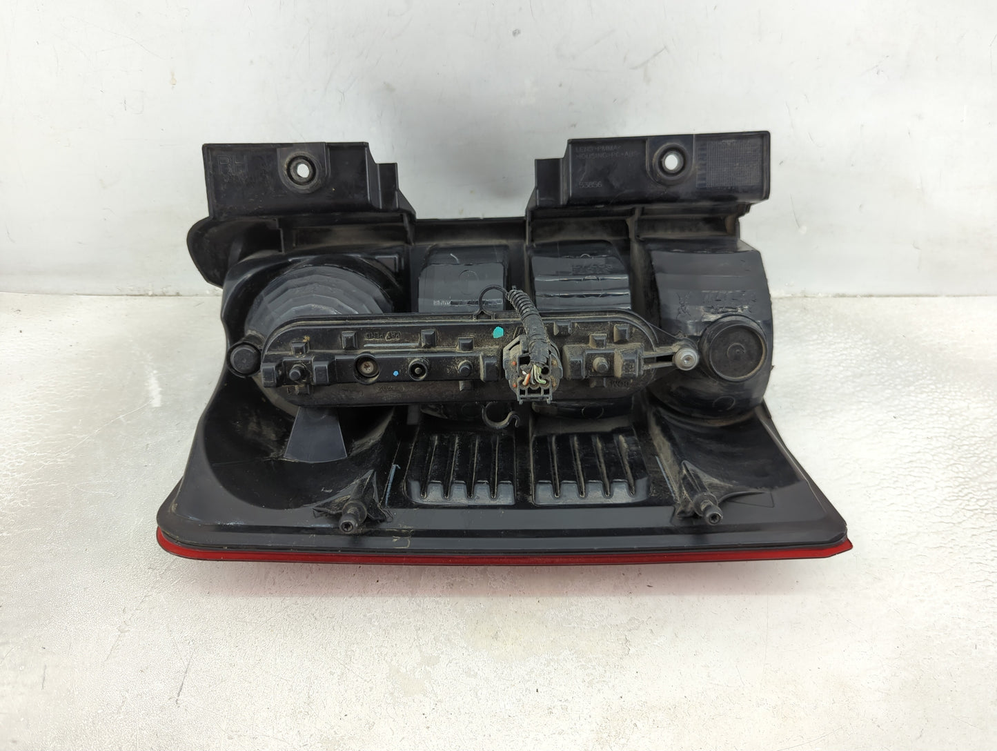 2008-2012 Jeep Liberty Tail Light Assembly Passenger Right OEM P/N:55157346AC Fits Fits 2008 2009 2010 2011 2012 OEM Used Au
