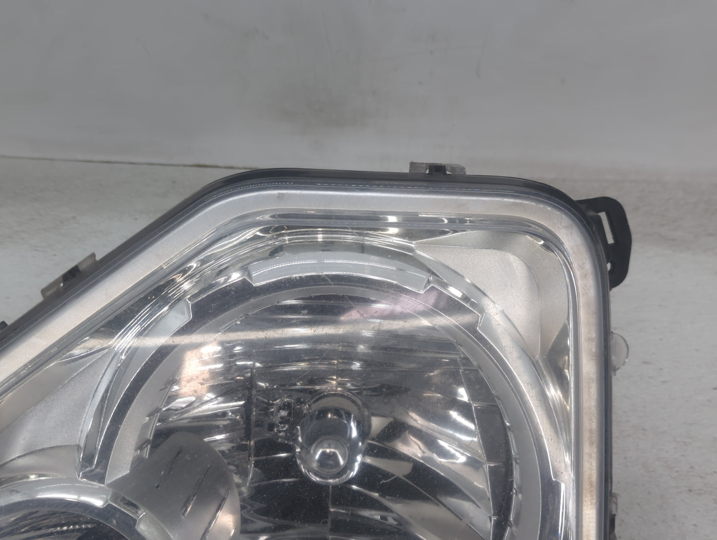 2008-2012 Jeep Liberty Passenger Right Oem Head Light Headlight Lamp - Oemusedautoparts1.com