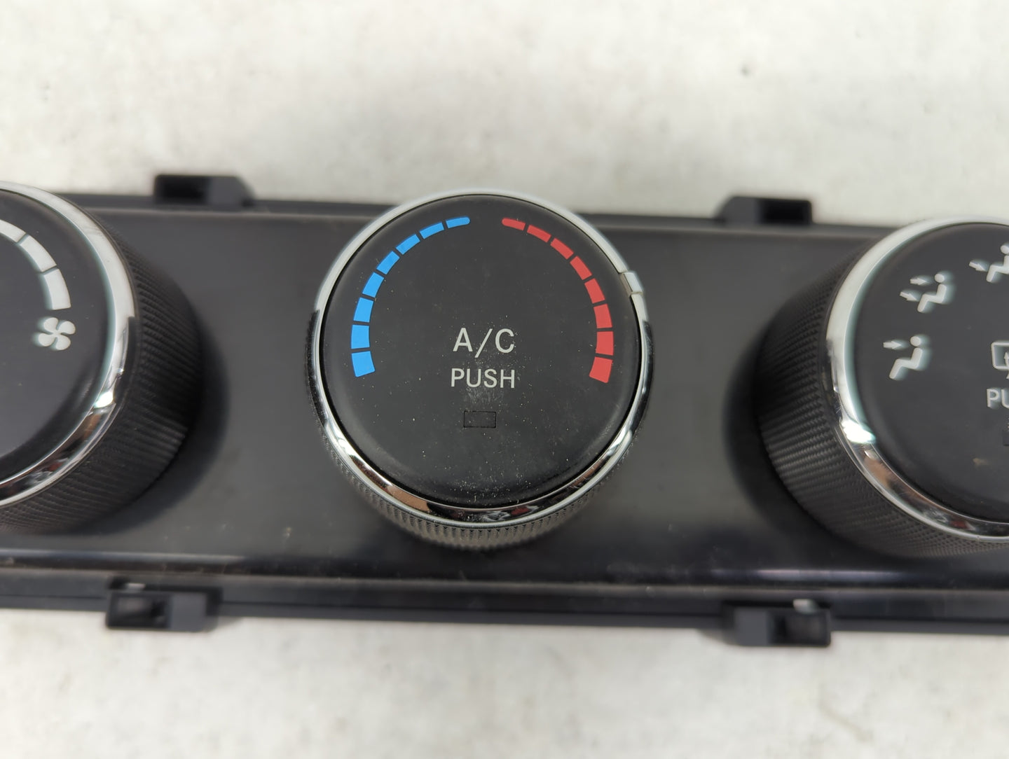 2010-2012 Jeep Liberty Climate Control Module Temperature AC/Heater Replacement P/N:P55111943AE Fits Fits 2010 2011 2012 OEM