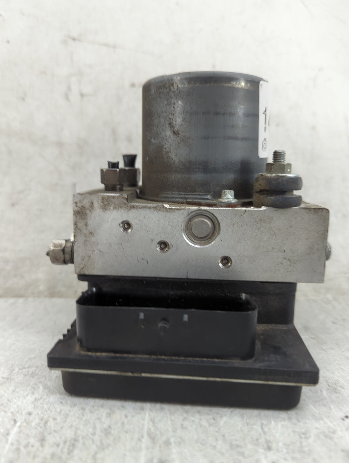 2012 Jeep Liberty Anti-Lock Brake ABS Pump Module Actuator OEM P/N:P05154233AB Fits OEM Used Auto Parts - Oemusedautoparts1.