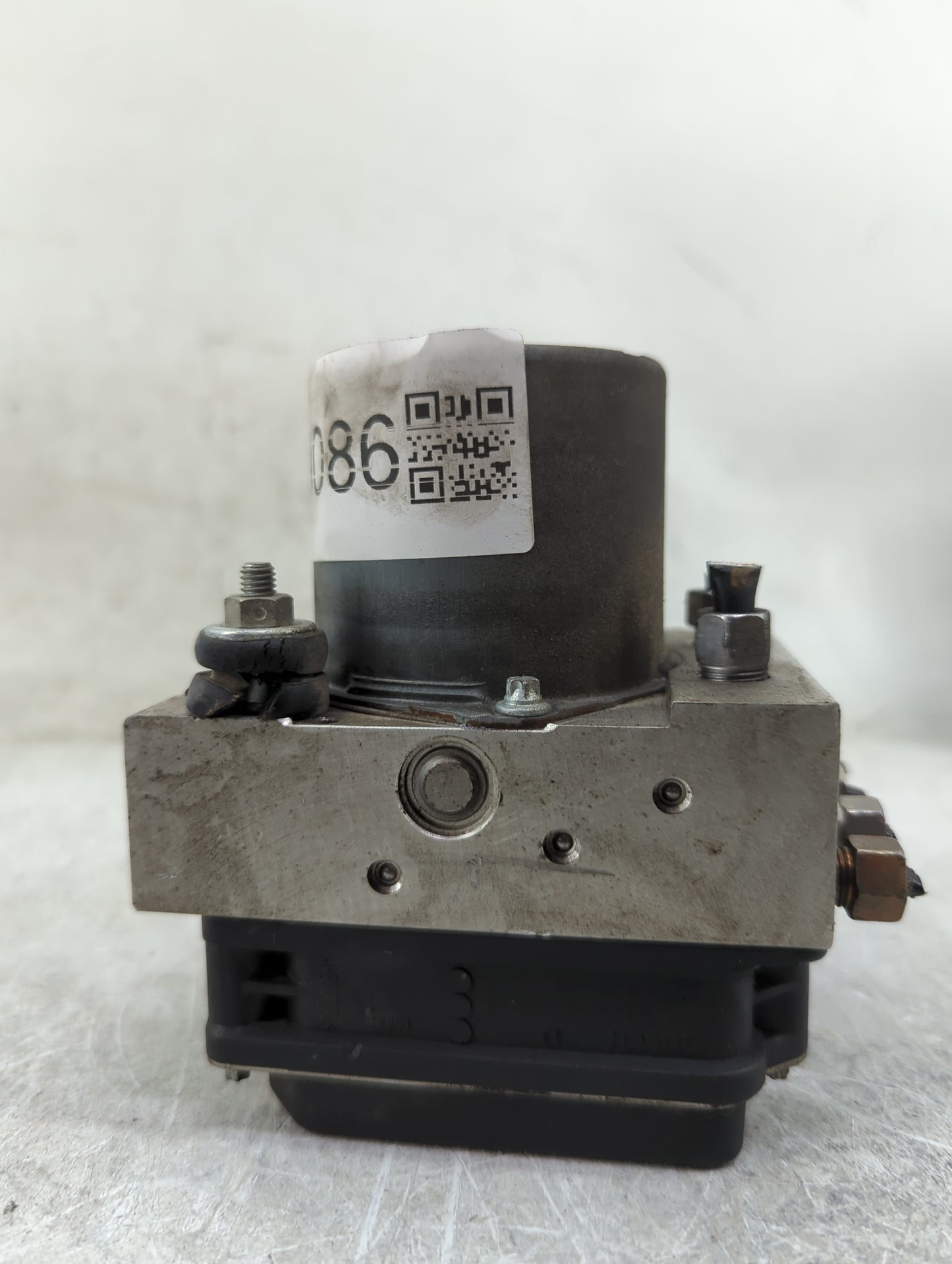 2012 Jeep Liberty ABS Pump Control Module Replacement P/N:P05154233AB Fits OEM Used Auto Parts - Oemusedautoparts1.com