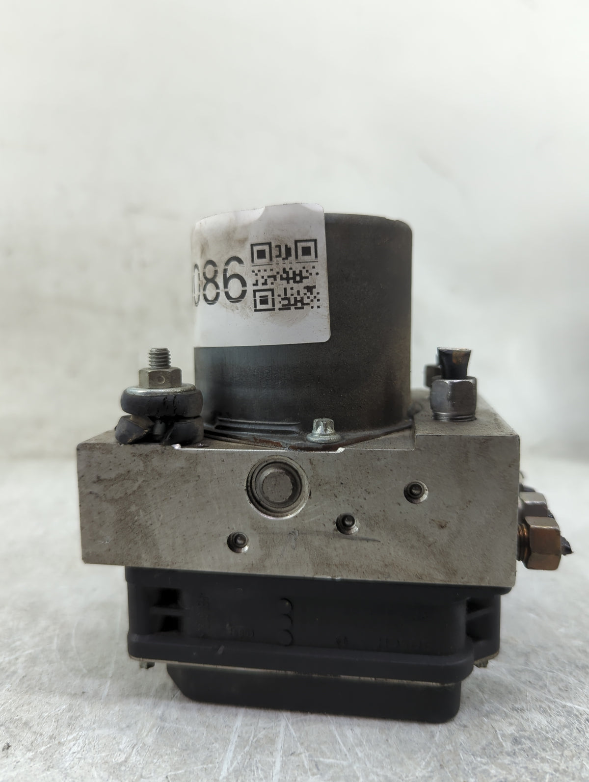 2012 Jeep Liberty Anti-Lock Brake ABS Pump Module Actuator OEM P/N:P05154233AB Fits OEM Used Auto Parts - Oemusedautoparts1.