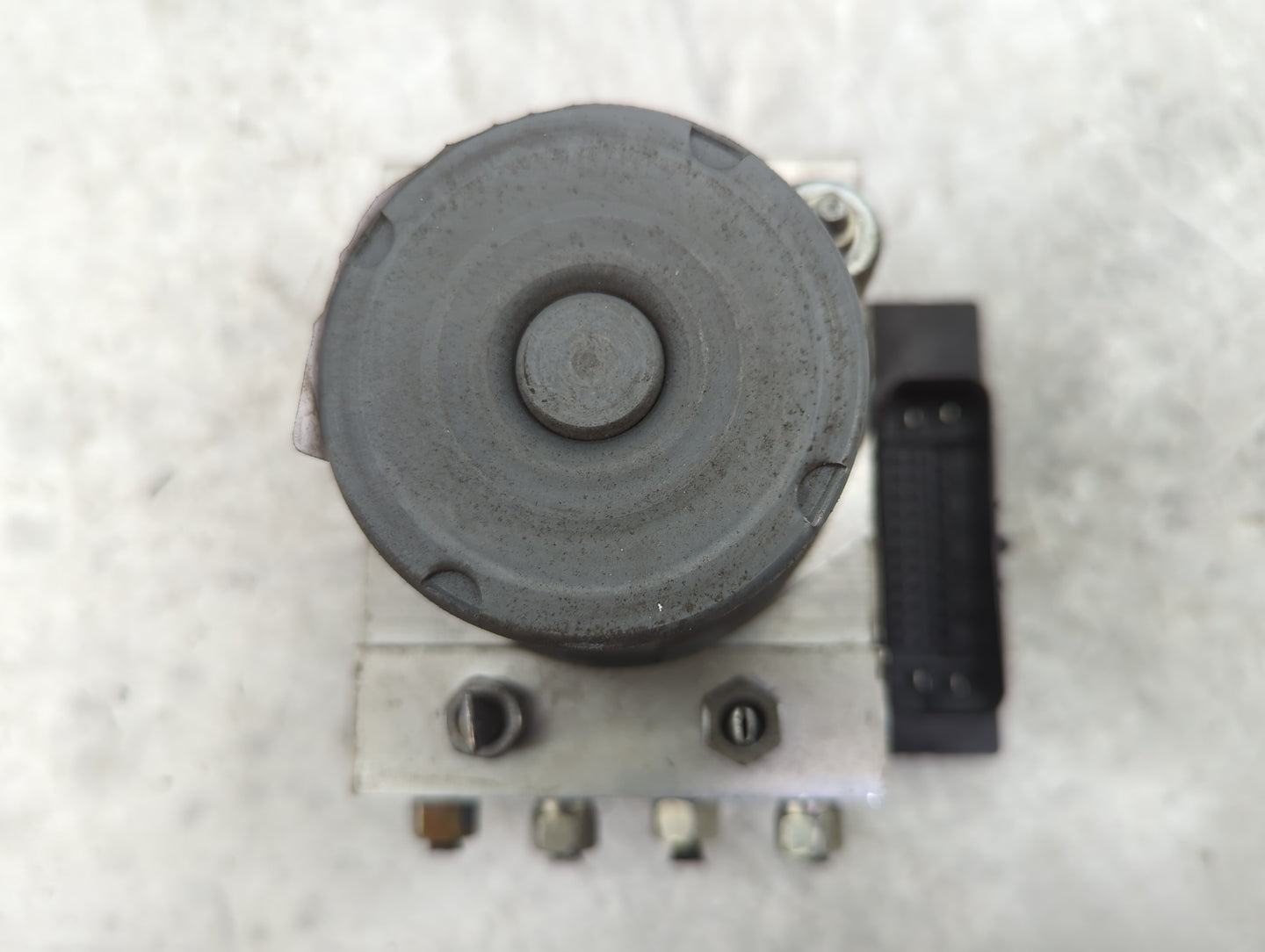 2012 Jeep Liberty ABS Pump Control Module Replacement P/N:P05154233AB Fits OEM Used Auto Parts - Oemusedautoparts1.com