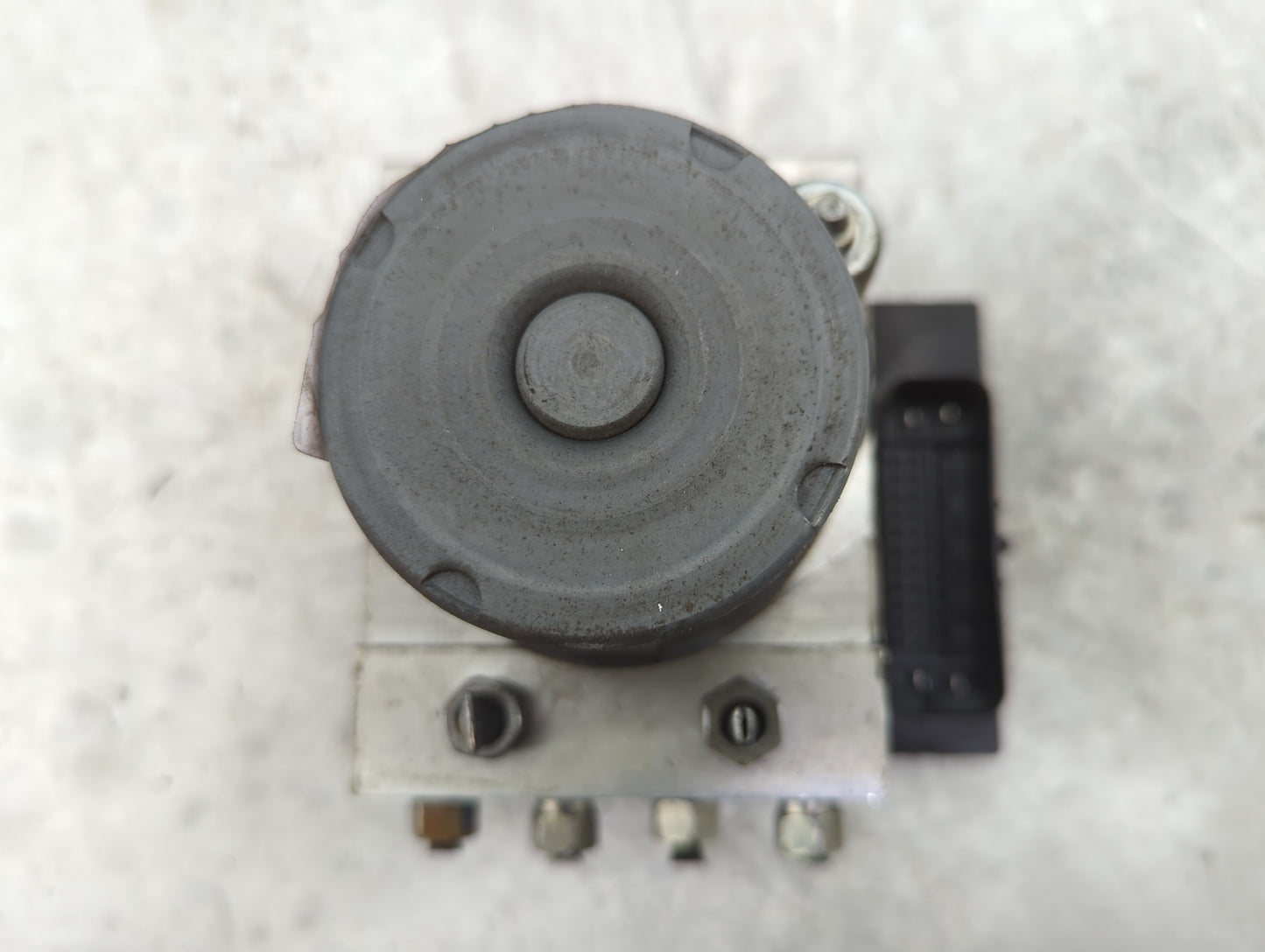 2012 Jeep Liberty ABS Pump Control Module Replacement P/N:P05154233AB Fits OEM Used Auto Parts - Oemusedautoparts1.com