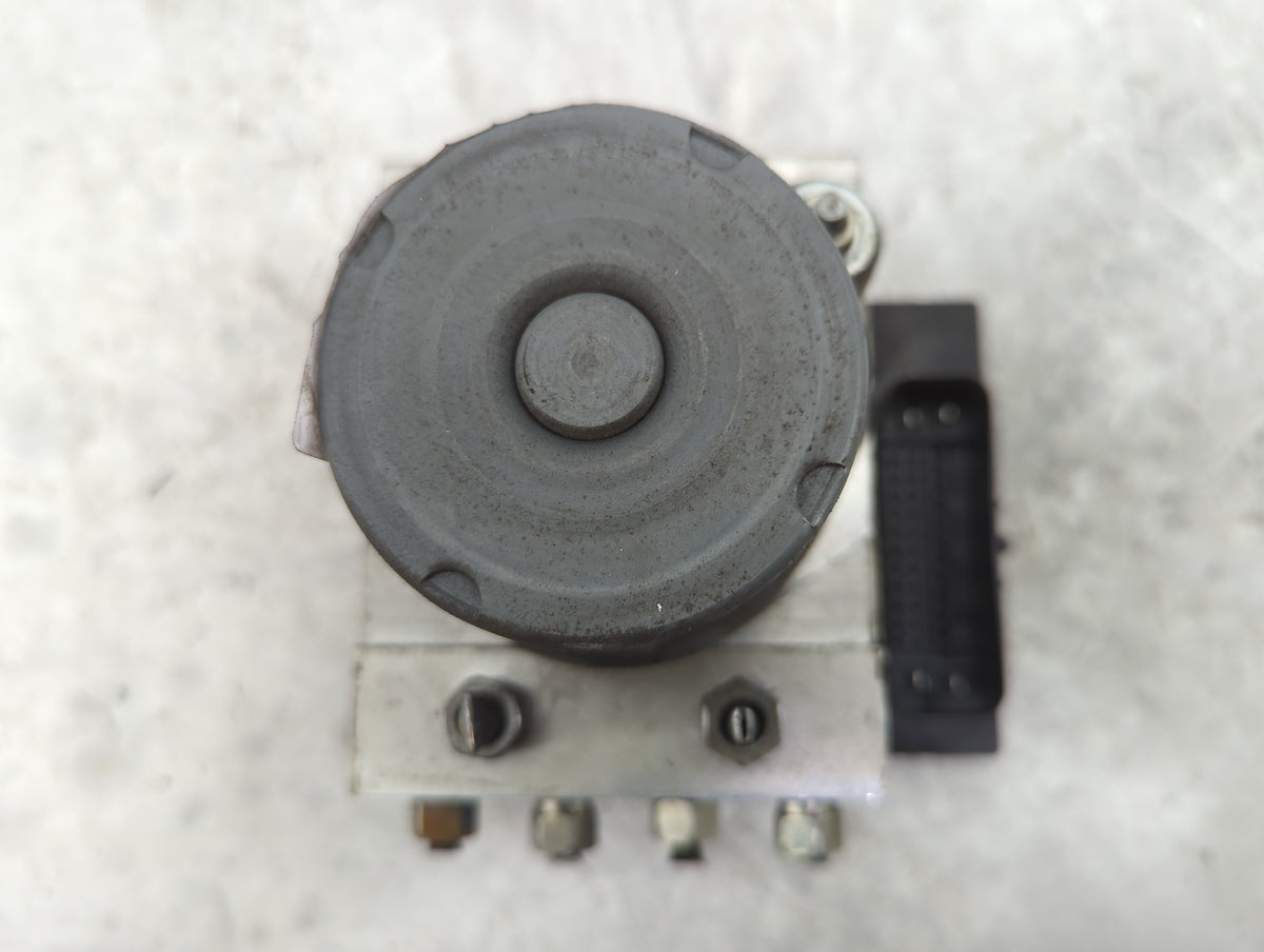 2012 Jeep Liberty Anti-Lock Brake ABS Pump Module Actuator OEM P/N:P05154233AB Fits OEM Used Auto Parts - Oemusedautoparts1.