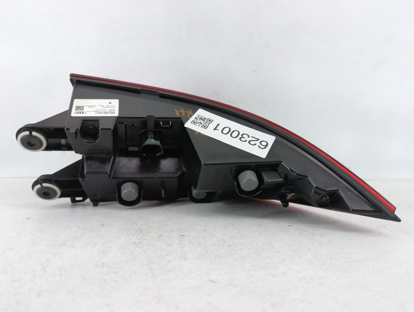 2008-2012 Jeep Liberty Tail Light Assembly Passenger Right OEM P/N:4K8 945 070 C Fits Fits 2008 2009 2010 2011 2012 OEM Used