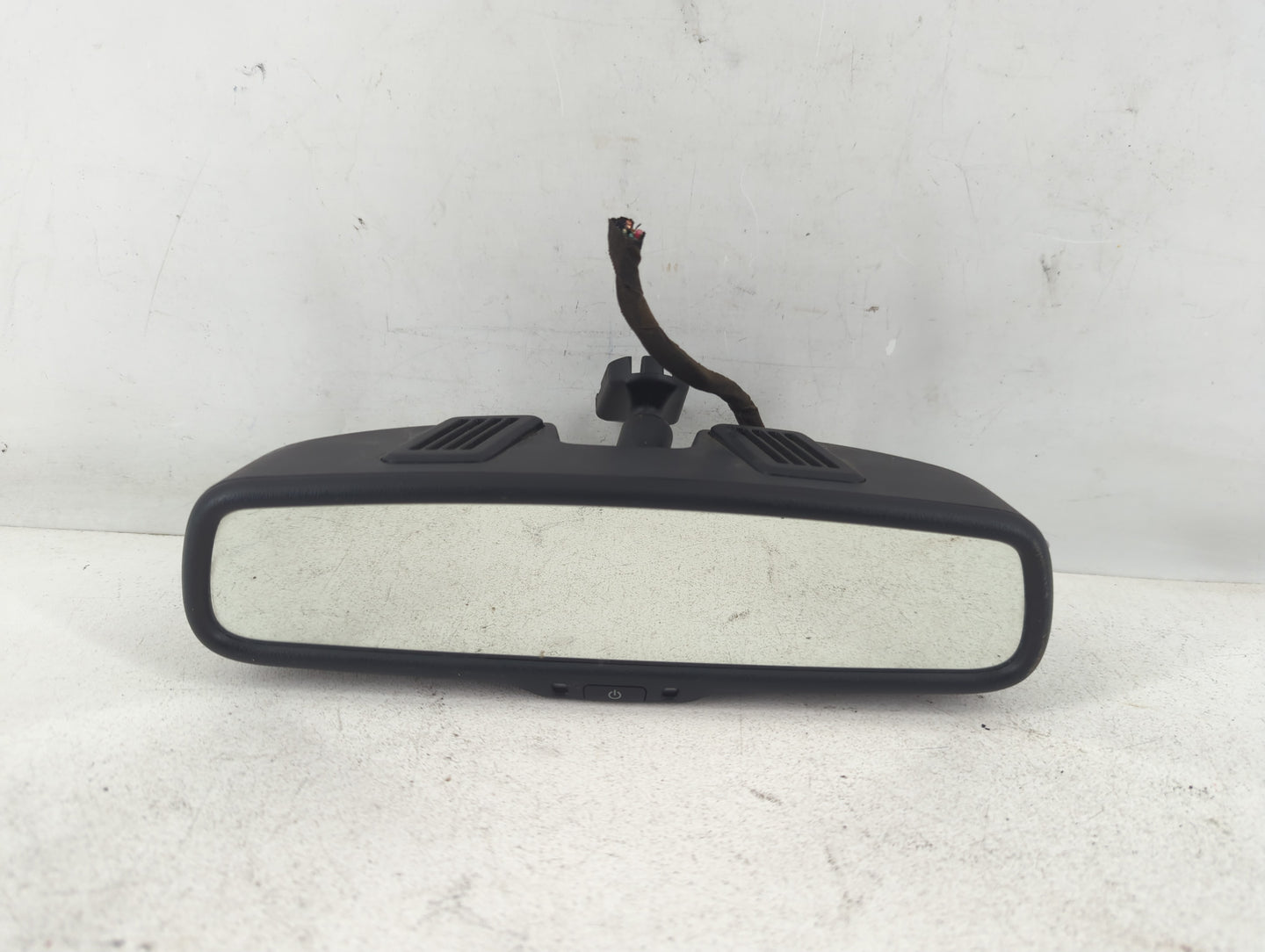 2011-2012 Jeep Liberty Interior Rear View Mirror Replacement OEM P/N:E11026130 Fits OEM Used Auto Parts - Oemusedautoparts1.