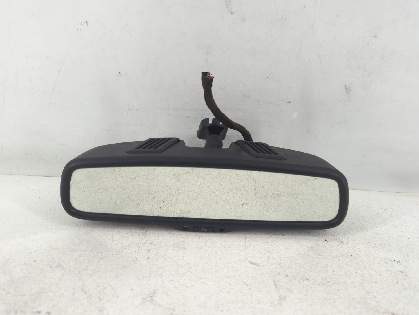 2011-2012 Jeep Liberty Interior Rear View Mirror Replacement OEM P/N:E11026130 Fits OEM Used Auto Parts - Oemusedautoparts1.