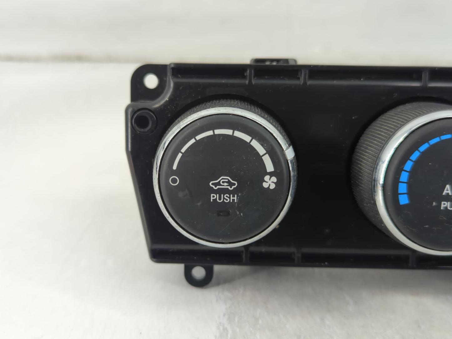 2012 Jeep Liberty Climate Control Module Temperature AC/Heater Replacement P/N:P55111943AE Fits OEM Used Auto Parts - Oemuse
