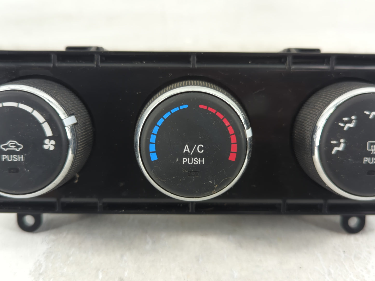 2012 Jeep Liberty Climate Control Module Temperature AC/Heater Replacement P/N:P55111943AE Fits OEM Used Auto Parts - Oemuse