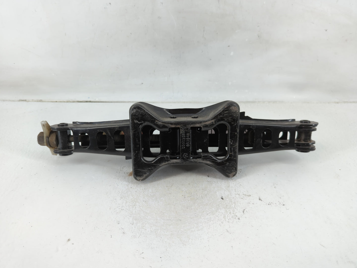 2012 Jeep Patriot Spare Scissor Car Jack 1123468 - Oemusedautoparts1.com
