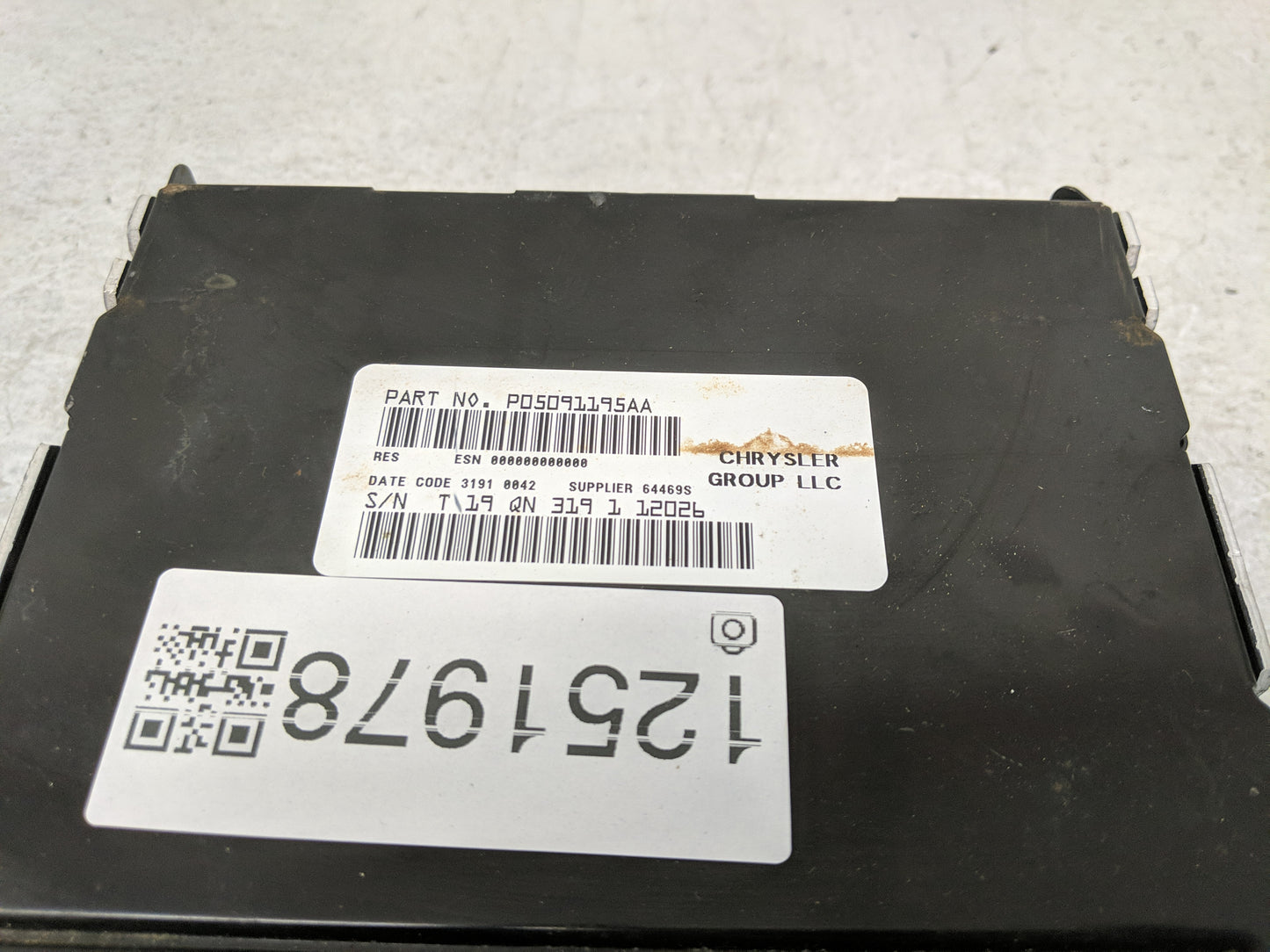 2011-2012 Jeep Patriot Radio AM FM Cd Player Receiver Replacement P/N:P05091195AA Fits Fits 2011 2012 OEM Used Auto Parts - 