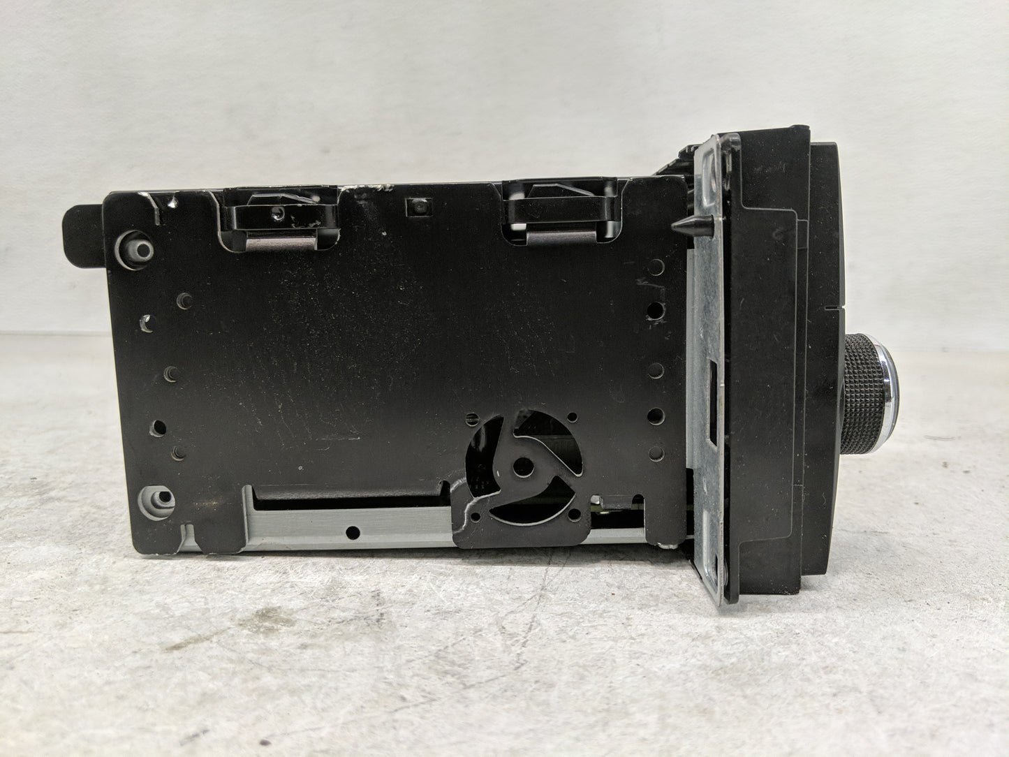 2011-2012 Jeep Patriot Radio AM FM Cd Player Receiver Replacement P/N:P05091195AA Fits Fits 2011 2012 OEM Used Auto Parts - 