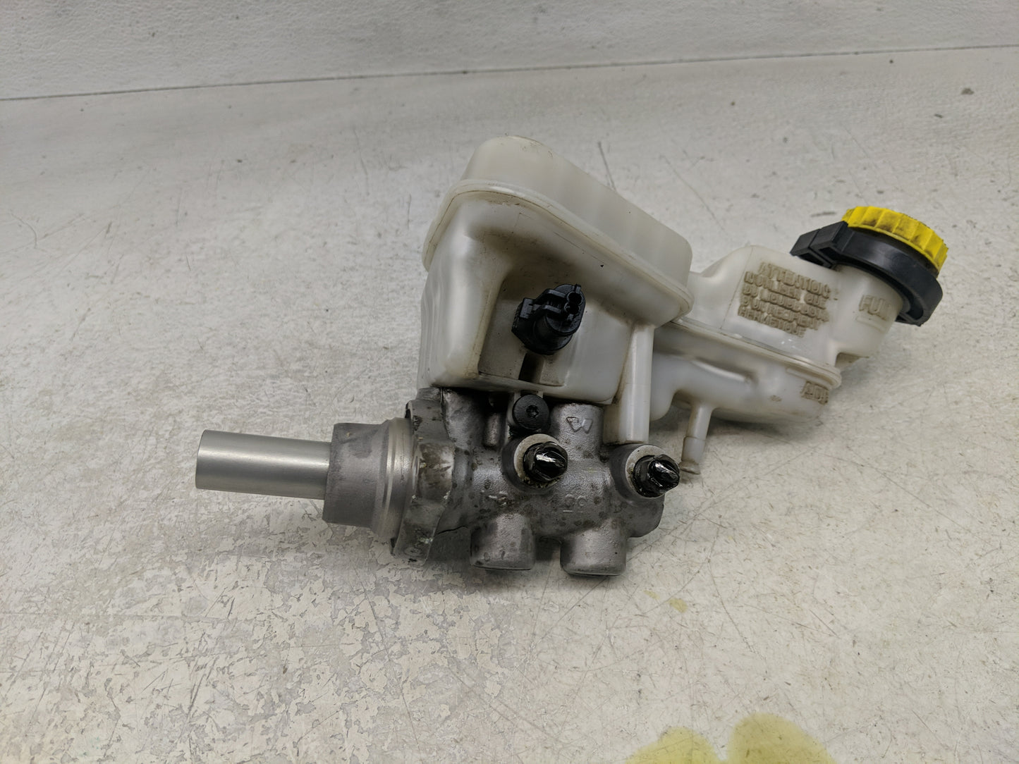 2007-2017 Jeep Patriot Brake Master Cylinder 1312104 - Oemusedautoparts1.com
