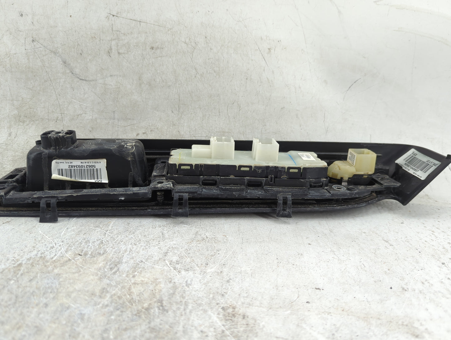 2012 Jeep Patriot Master Power Window Switch Replacement Driver Side Left P/N:50921040837 Fits OEM Used Auto Parts - Oemused