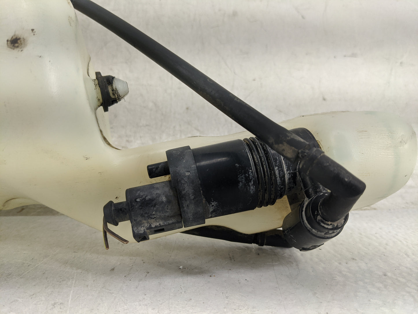 2007-2017 Jeep Patriot Windshield Washer Fluid Reservoir Bottle Oem 1467084 - Oemusedautoparts1.com