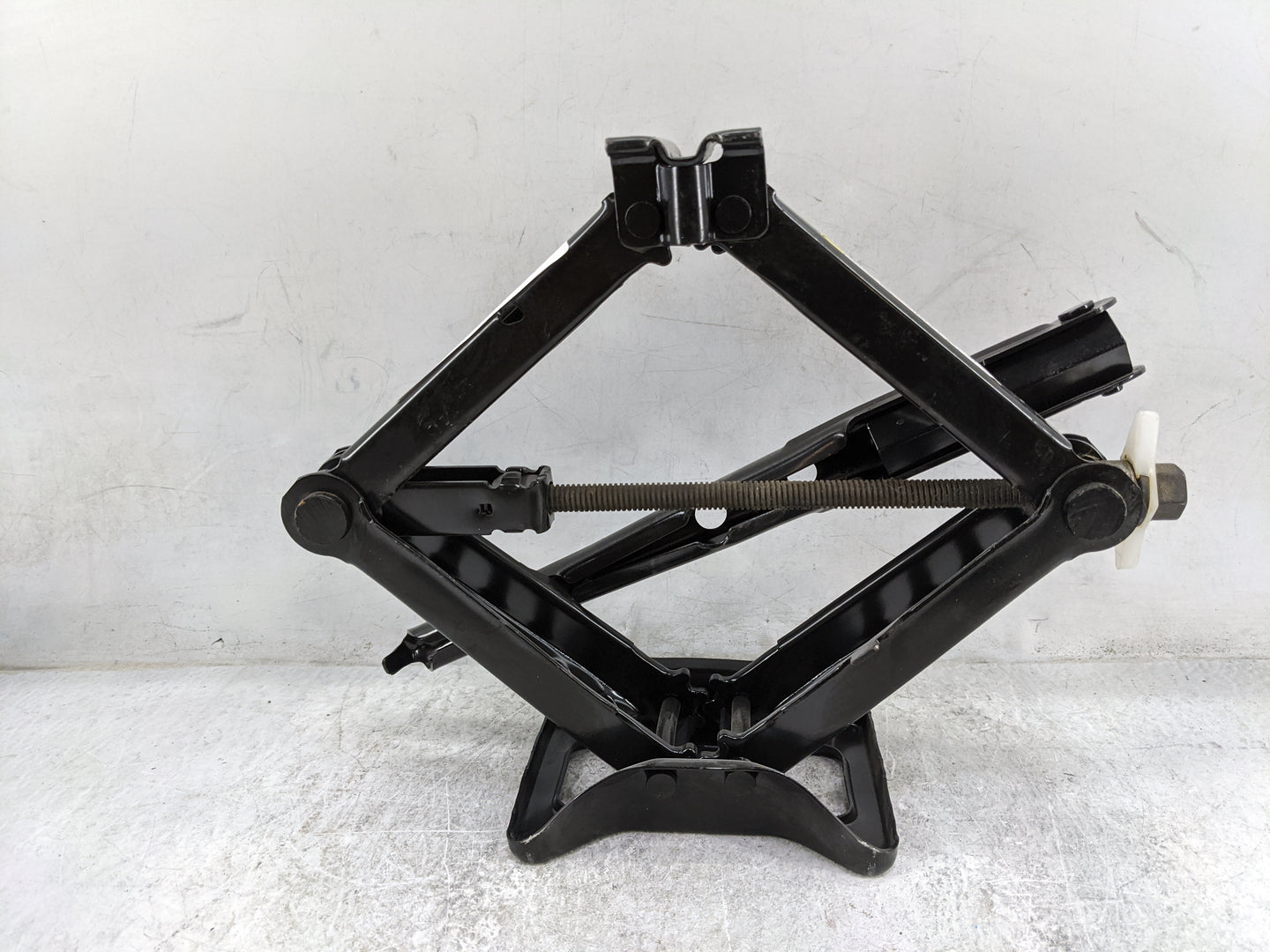 2012 Jeep Patriot Spare Scissor Car Jack 1479957 - Oemusedautoparts1.com