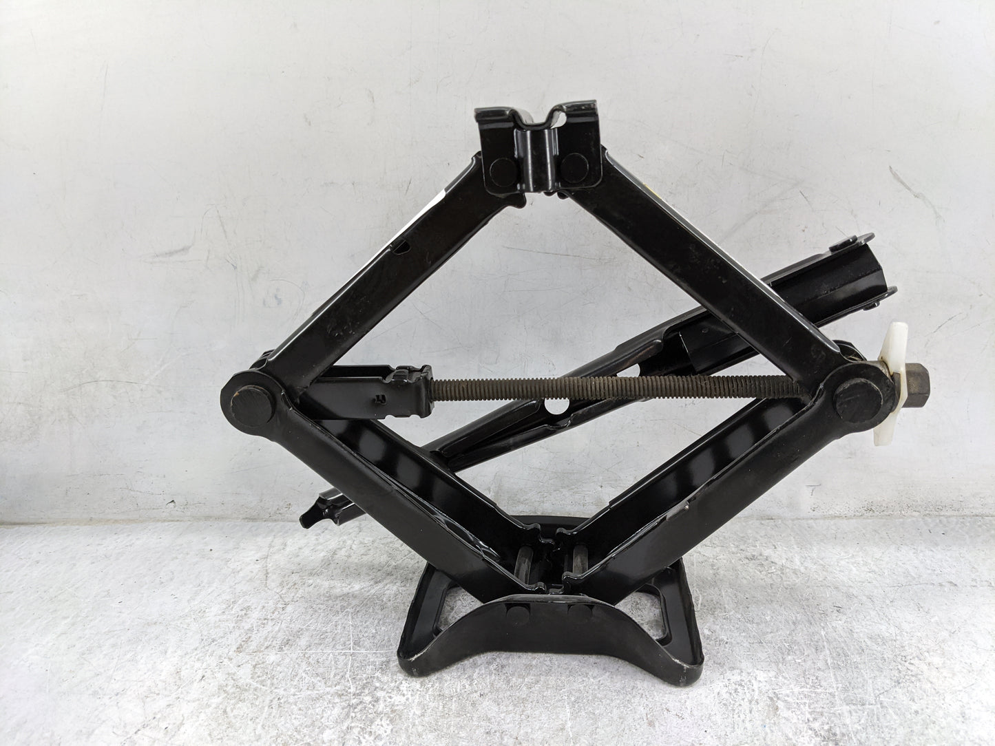 2012 Jeep Patriot Spare Scissor Car Jack 1479957 - Oemusedautoparts1.com