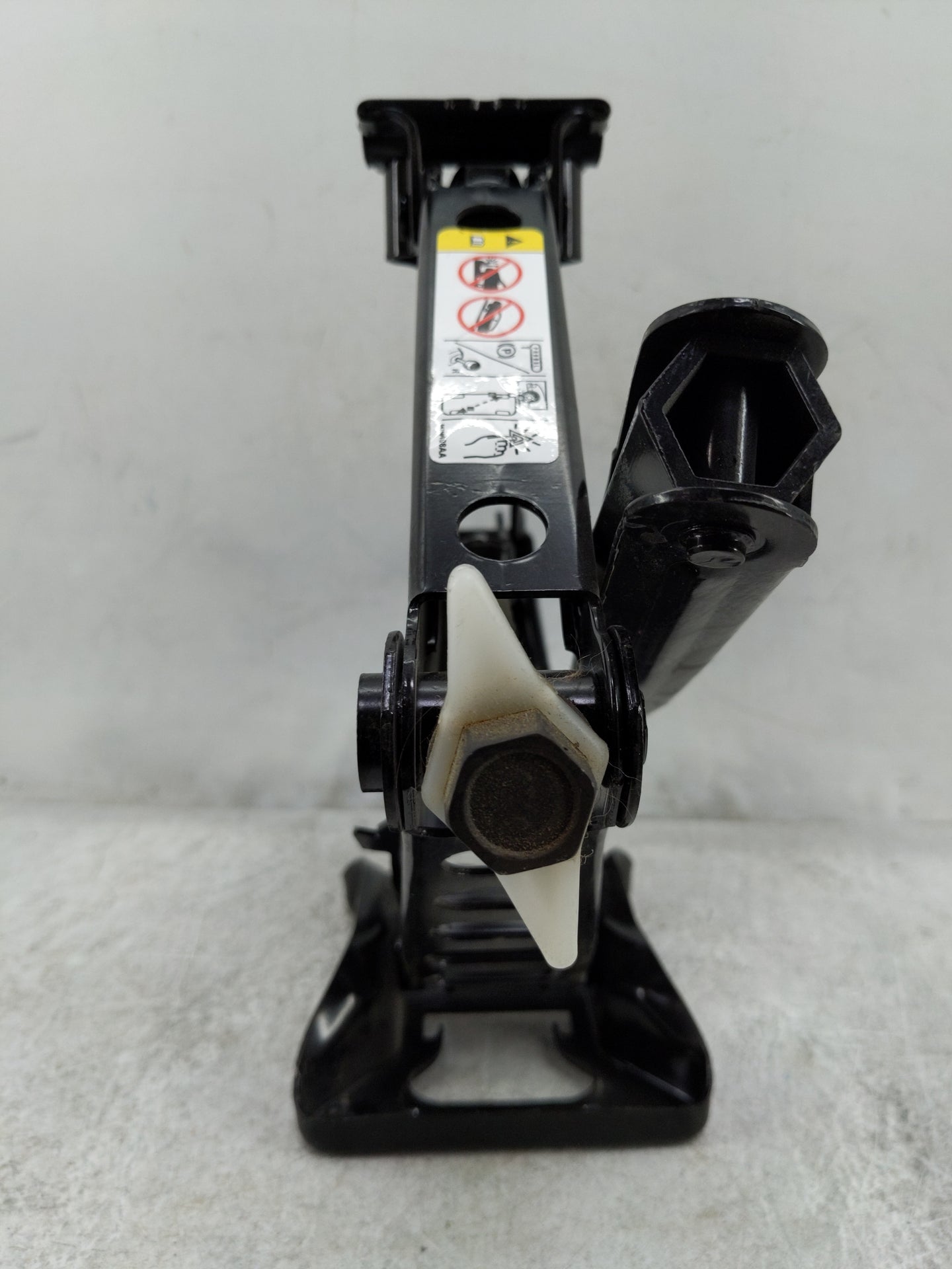2012 Jeep Patriot Spare Scissor Car Jack 1479957 - Oemusedautoparts1.com