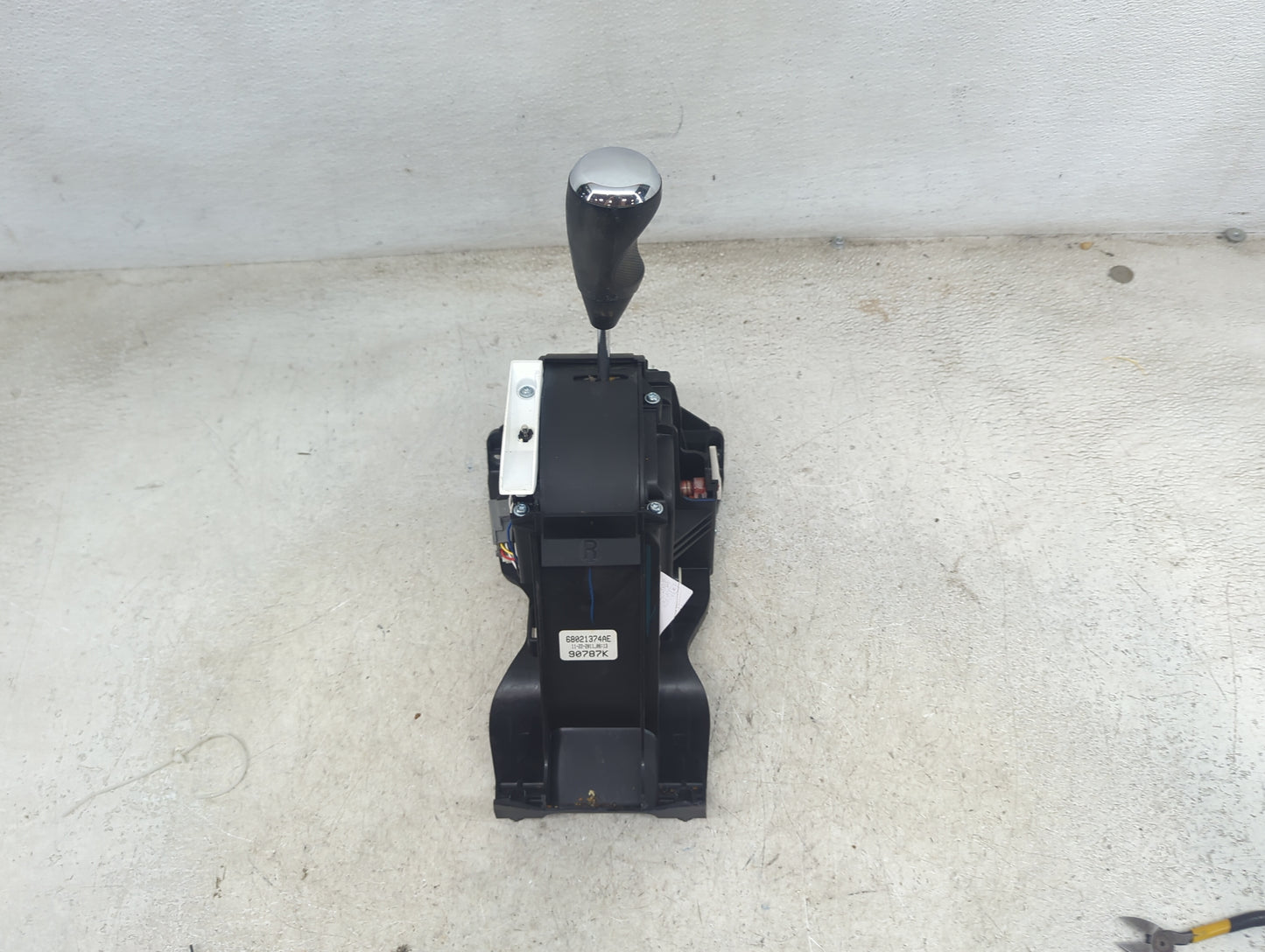 2012 Jeep Patriot Floor Console Assembly Shifter - Oemusedautoparts1.com