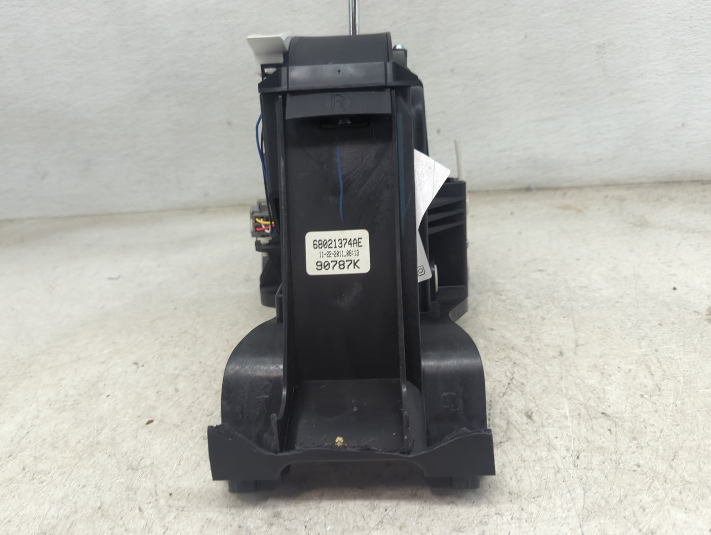 2012 Jeep Patriot Floor Console Assembly Shifter - Oemusedautoparts1.com