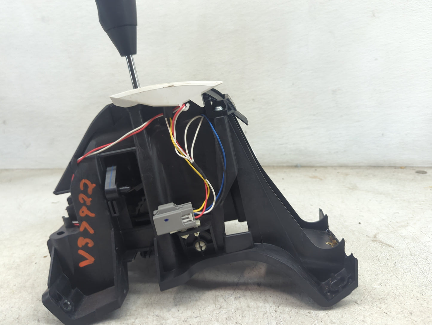 2012 Jeep Patriot Floor Console Assembly Shifter - Oemusedautoparts1.com