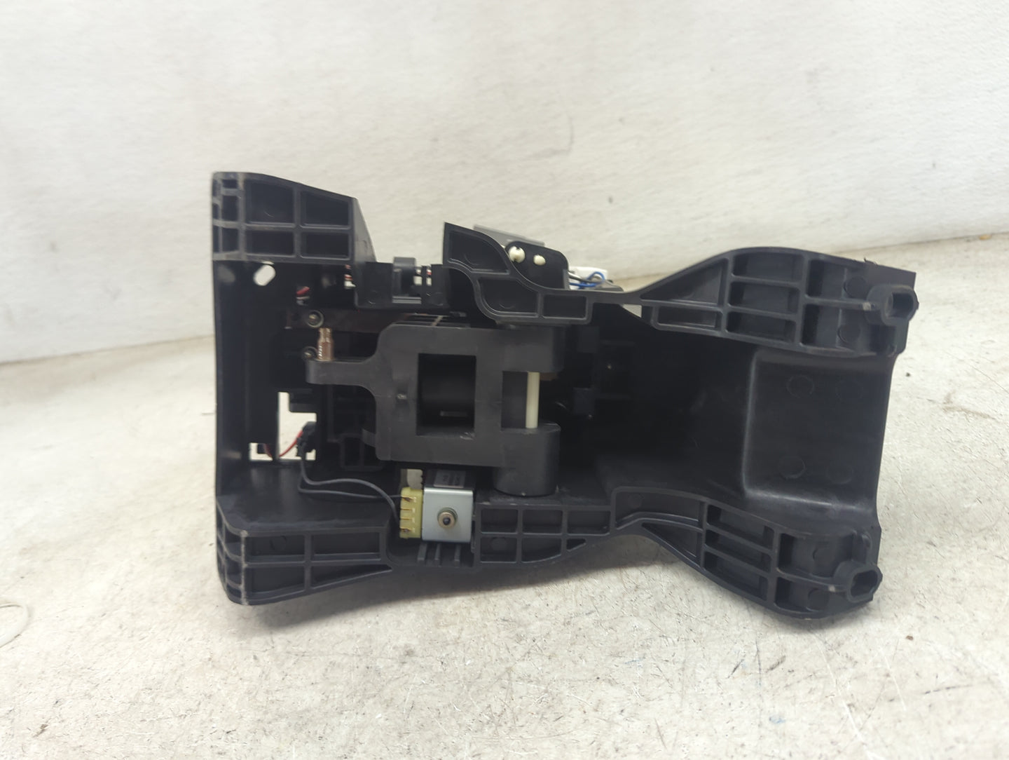 2012 Jeep Patriot Floor Console Assembly Shifter - Oemusedautoparts1.com
