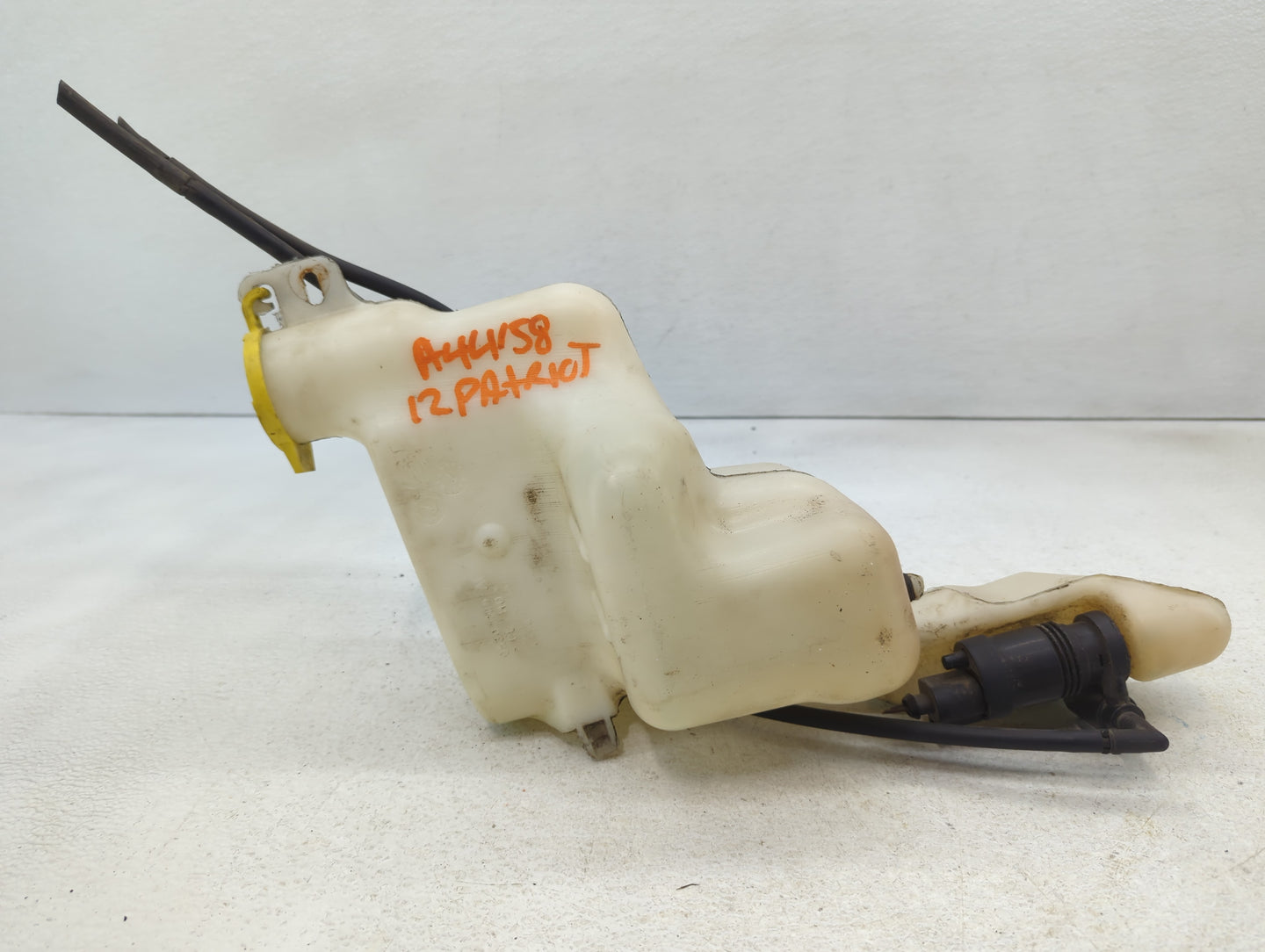 2007-2017 Jeep Patriot Windshield Washer Fluid Reservoir Bottle Oem 576242 - Oemusedautoparts1.com