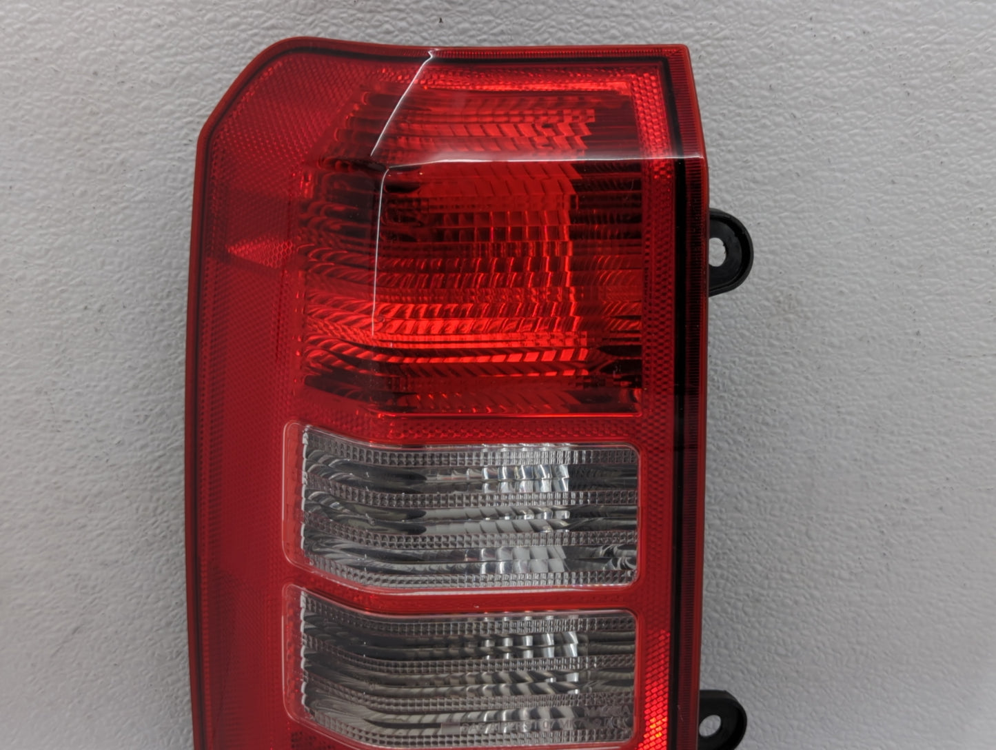 2008-2017 Jeep Patriot Tail Light Assembly Passenger Right OEM P/N:320341 Fits OEM Used Auto Parts - Oemusedautoparts1.com